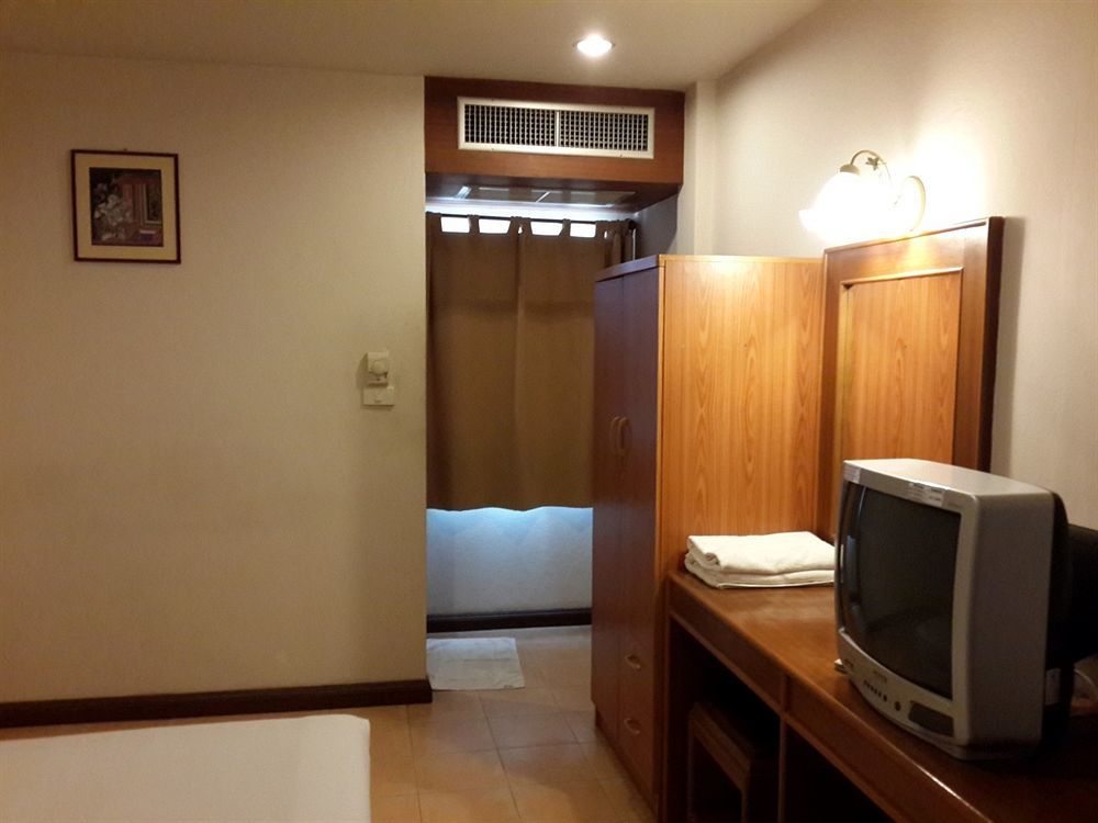 Nathon Residence Hotel होटल